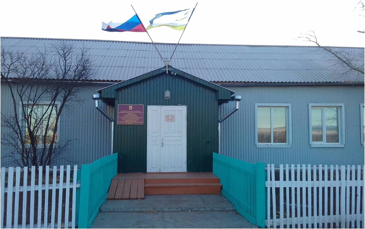 Парадный вход.